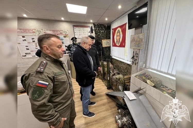Смоленским росгвардейцам передали оборудование для подготовки операторов беспилотных летательных аппаратов 