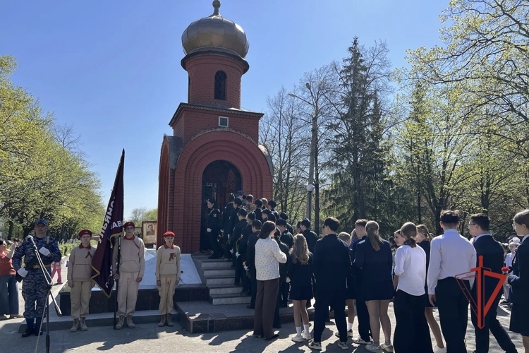 Ульяновские росгвардейцы и воспитанники «Гвардейской смены» почтили память жителей Железнодорожного района, погибших в годы Великой Отечественной войны