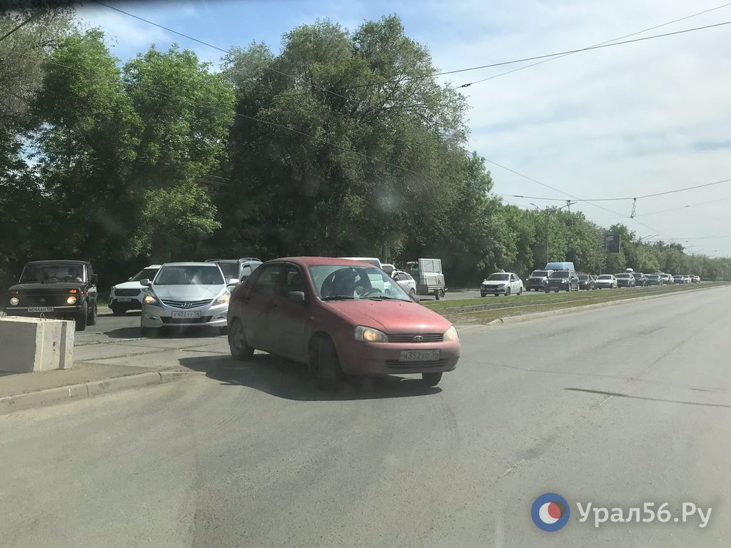В Орске частично закрыто движение по пр. Мира. Как это выглядит на месте?