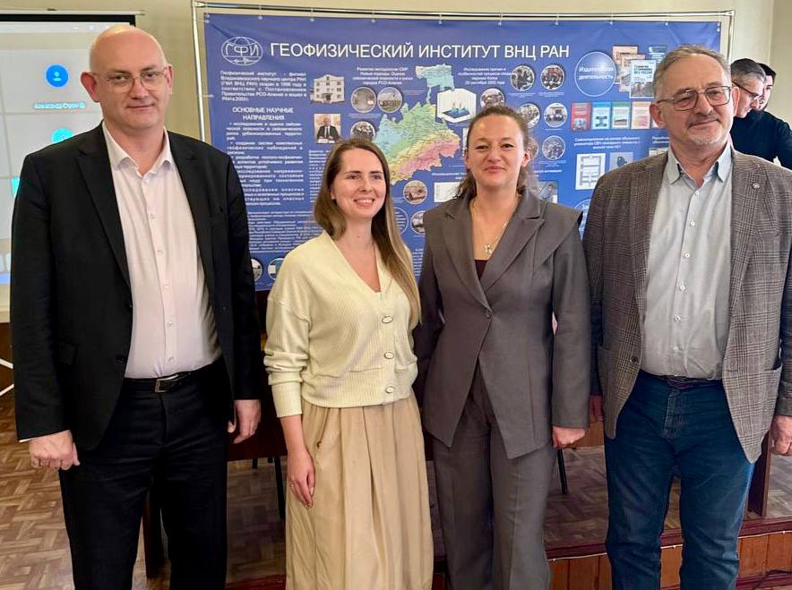 1.Поздравляем Александру Никифорову и Марию Сафонову с успешной защитой кандидатских диссертаций!