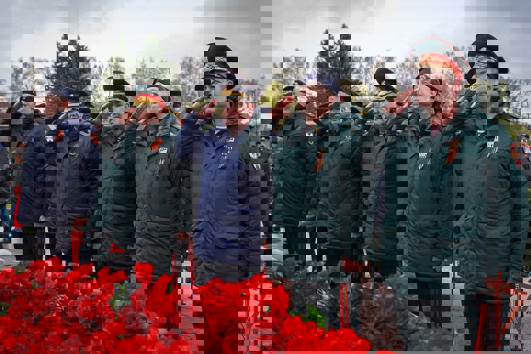 В Санкт-Петербурге росгвардейцы почтили память погибших в годы Великой Отечественной войны