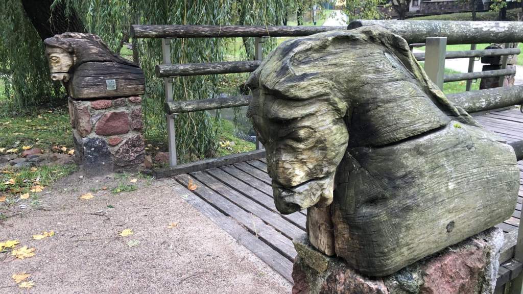 УХОДЯЩАЯ ОСЕНЬ В ПАРКЕ КРЕТИНГИ