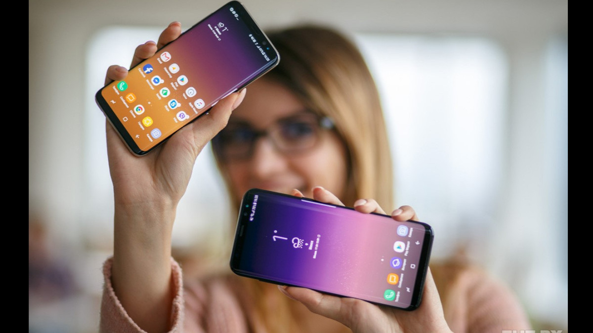 Данные со смартфона на смартфон. Данные со смартфона на смартфон. Управление со смартфона. Смартфон хакера. Смартфон.