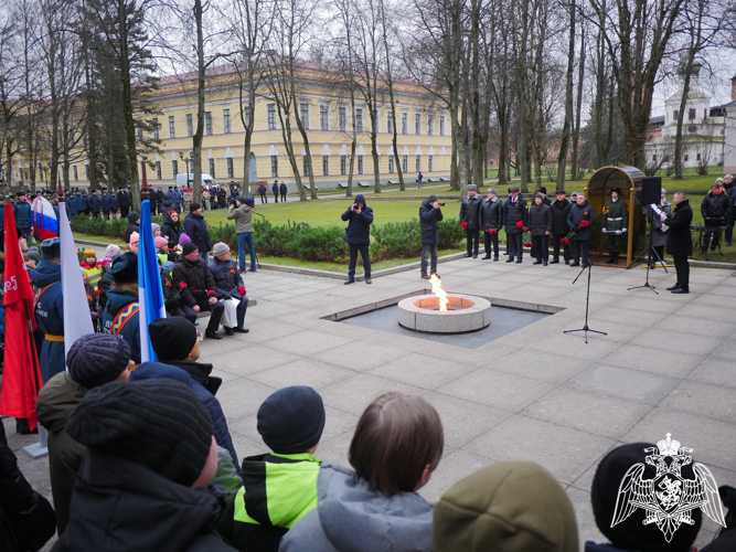 Новгородские росгвардейцы приняли участие в памятном митинге, посвященном Дню неизвестного солдата