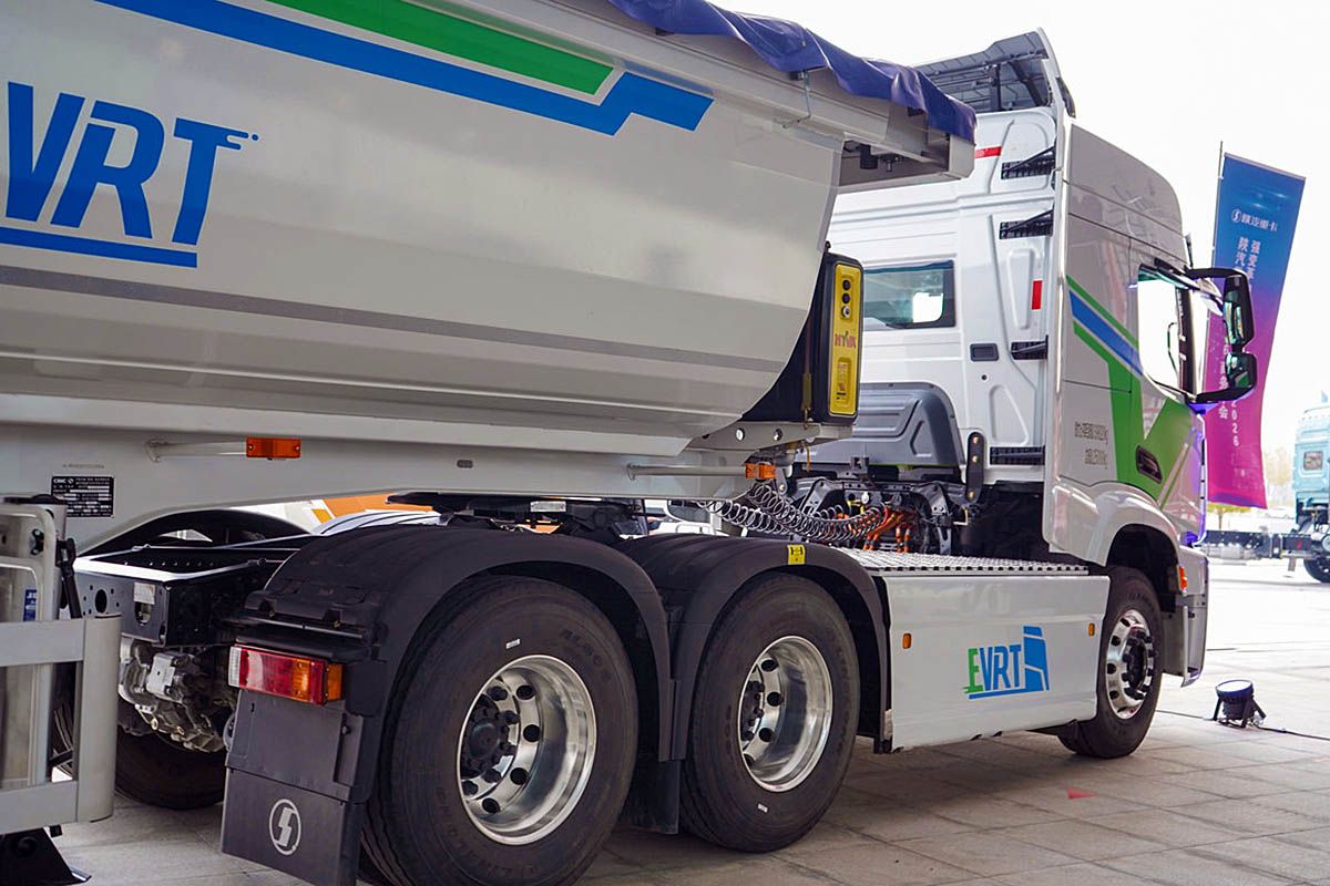 Электрический тягач Shacman H6000E 6x4 нового поколения