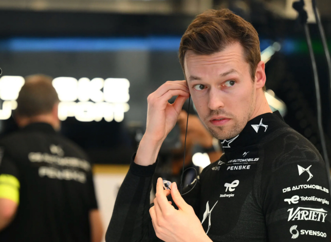 Даниил Квят в боксах DS Penske, фото пресс-службы Формулы E
