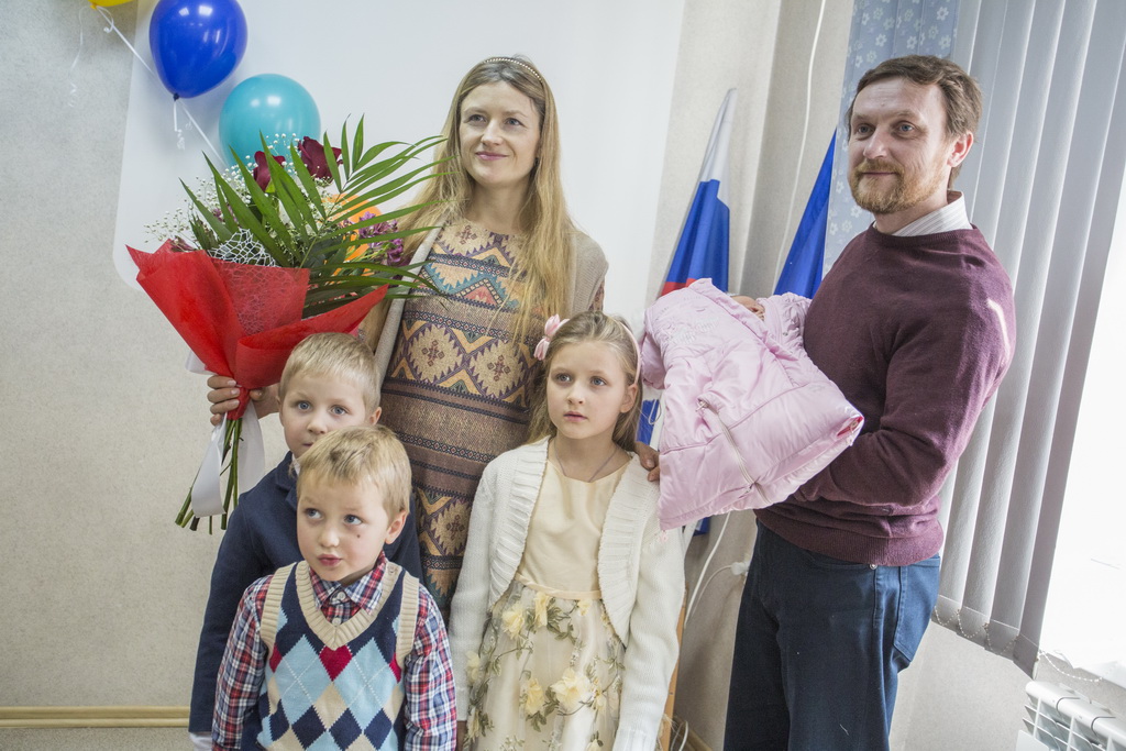 Многодетные приморье. Приморский край анучинский район поселок тигровый. Многодетные семьи приморского края. Многодетные приморье. Поддержка многодетных семей приморья картинки.