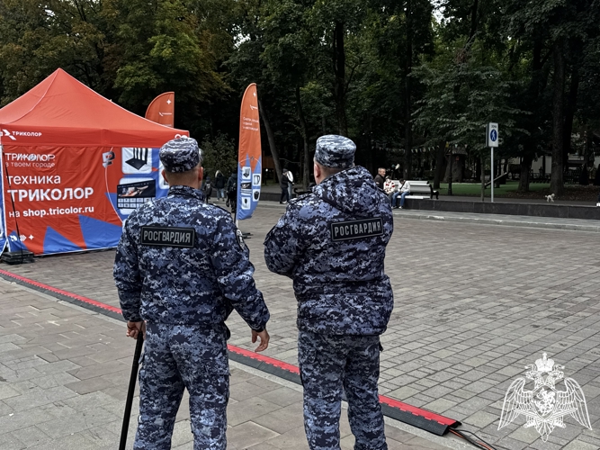 Росгвардейцы обеспечили правопорядок во время празднования 82-й годовщины освобождения Смоленщины от немецко-фашистских захватчиков и 1162-летия Смоленска