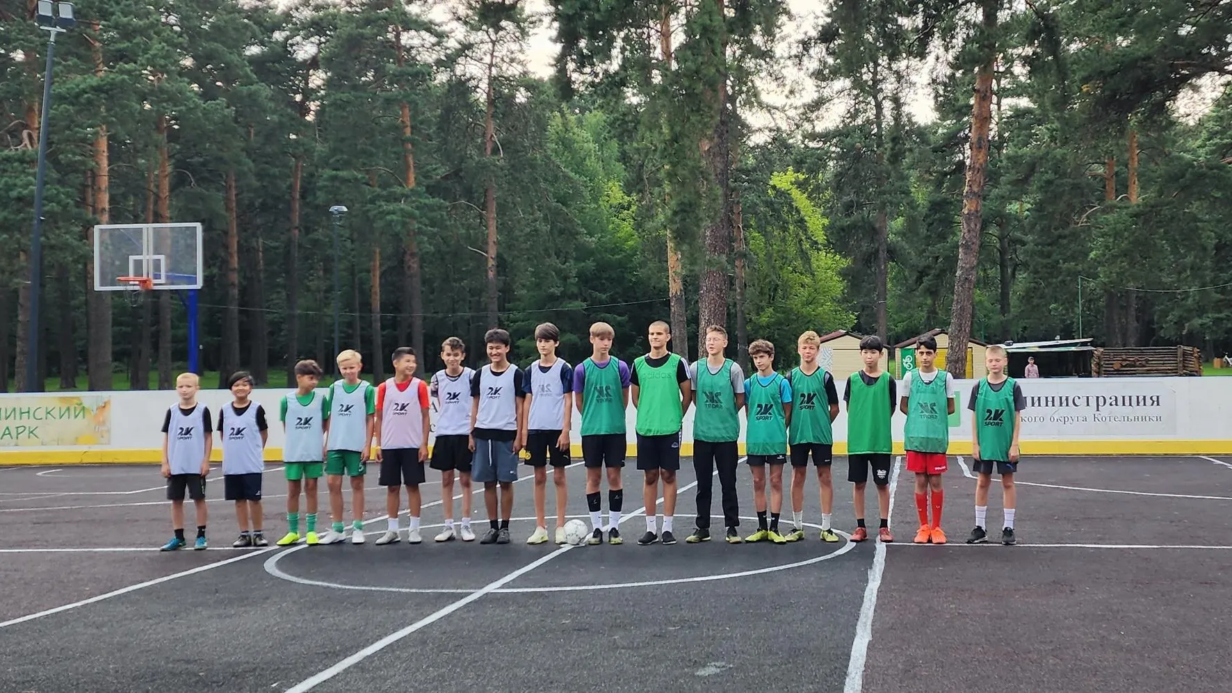Спорт в котельниках рейтинг. Городок красавица Зеленогорск. Военный городок красавица Зеленогорск. Зеленогорск СПБ праздник. Баскетбольная площадка 54 школа Курск детская.