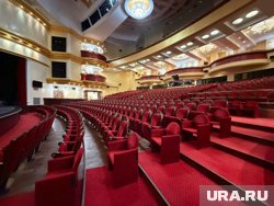 Труппа ликует из-за кресел, но обещает бороться до конца против ТКТО и за Осинцева с Чурсиным