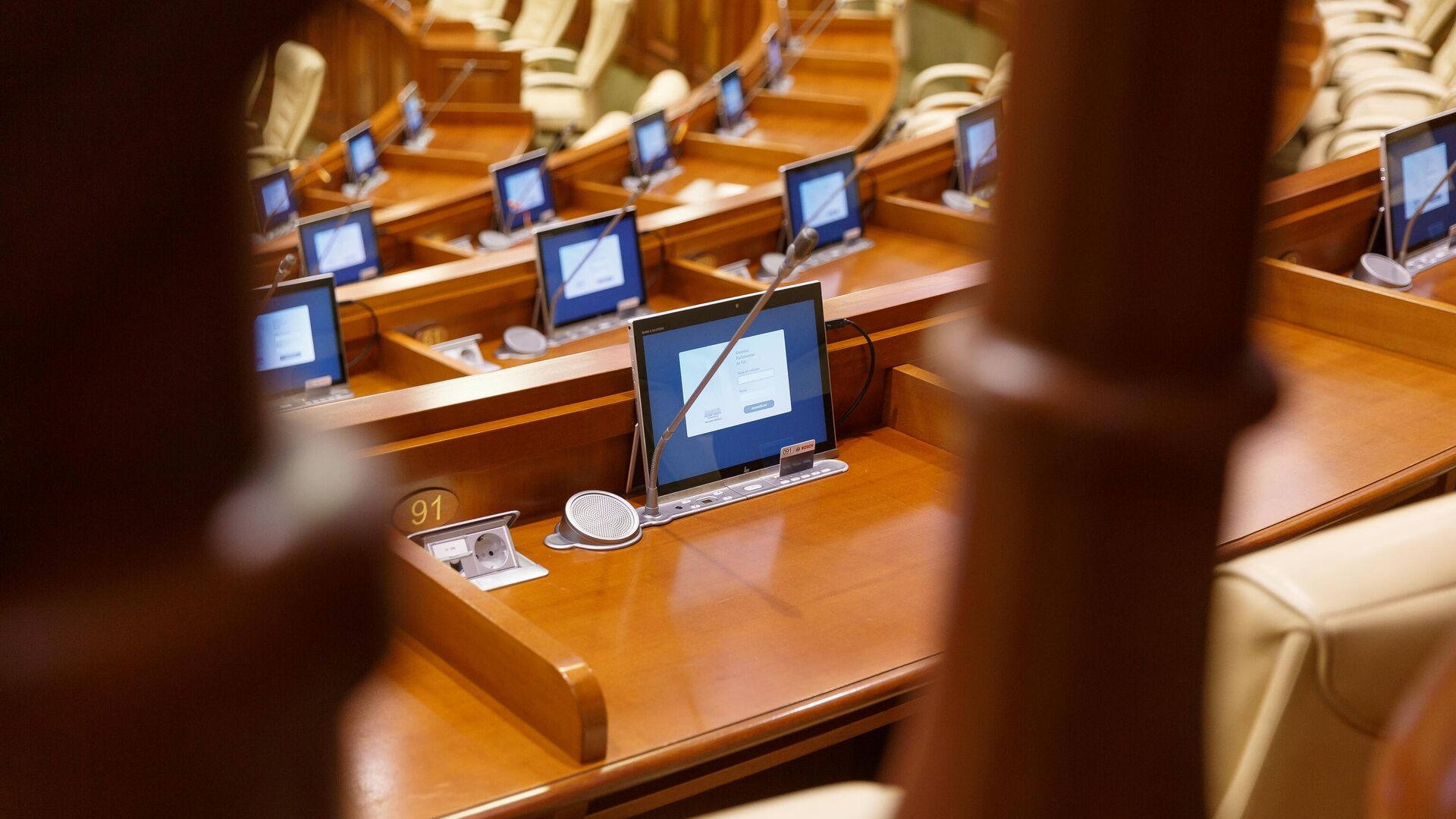 ЦИК предложит Конституционному суду признать действительными восемь мандатов депутатов - Sputnik Молдова, 1920, 18.11.2025