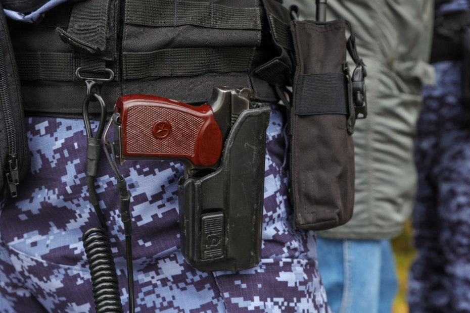 Табельное оружие сотрудника МВД