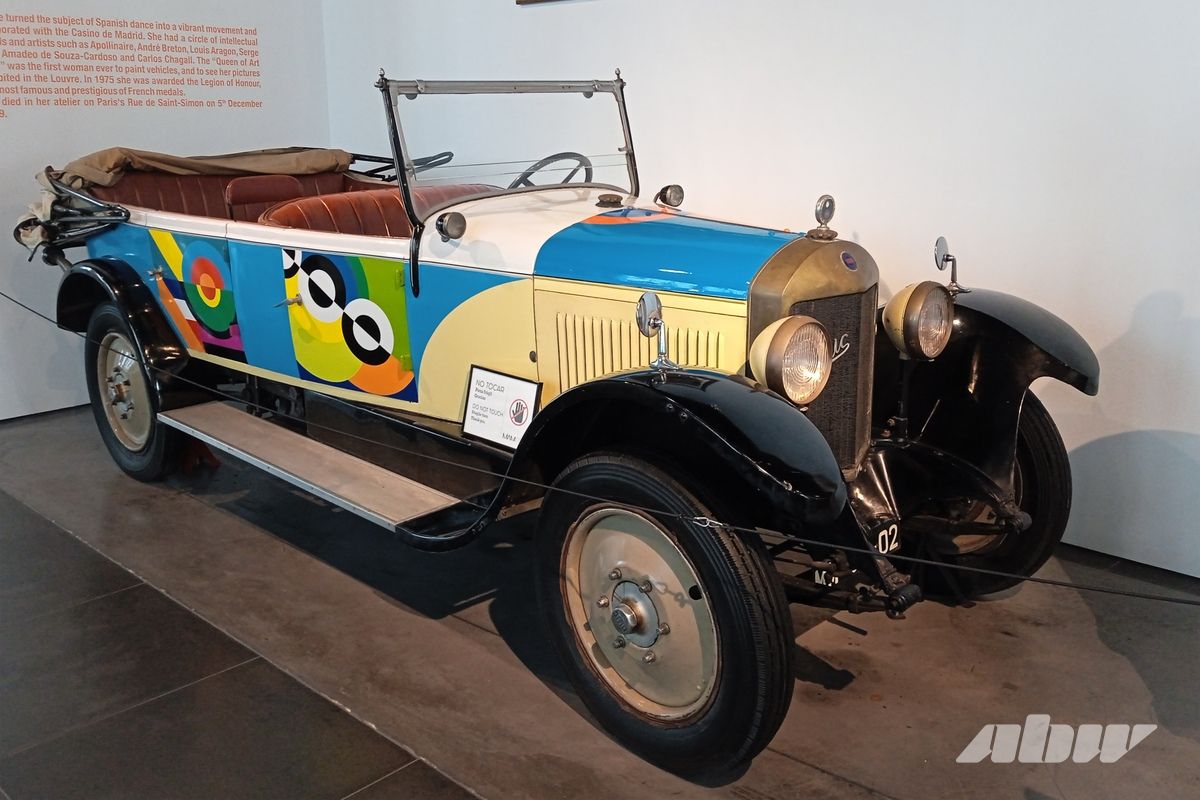 Стиль, мода и ретроавтомобили музея в испанской Малаге: часть вторая