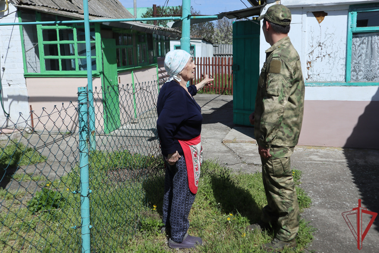 Росгвардейцы, выполняющие боевые задачи в зоне проведения специальной военной операции, поздравили ветеранов Великой Отечественной войны (видео)