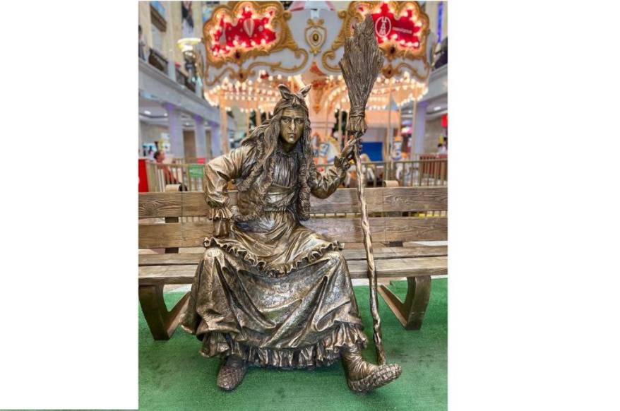 Голосование по выбору места для скульптуры Бабы Яги запустила мэрия Владивостока