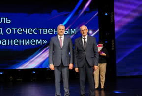 Федеральные награды вручили сотрудникам ДВГМУ в честь юбилея вуза