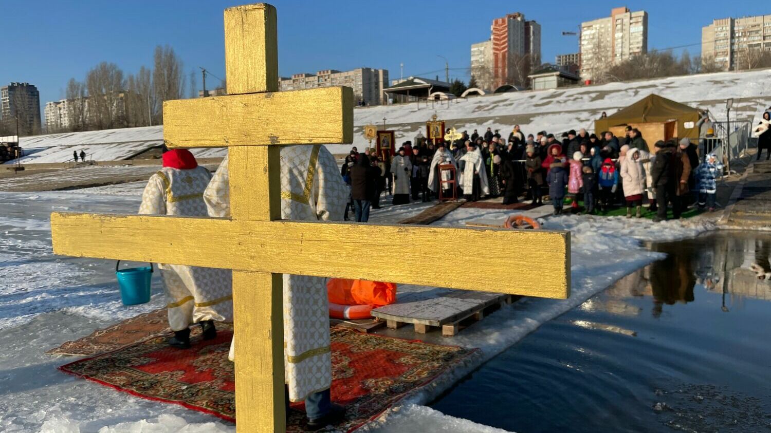 Где купаются в волгограде. Крещенские купания. Купель на крещение. Крещенские купания 2024. Крещенские купания Волгоград.