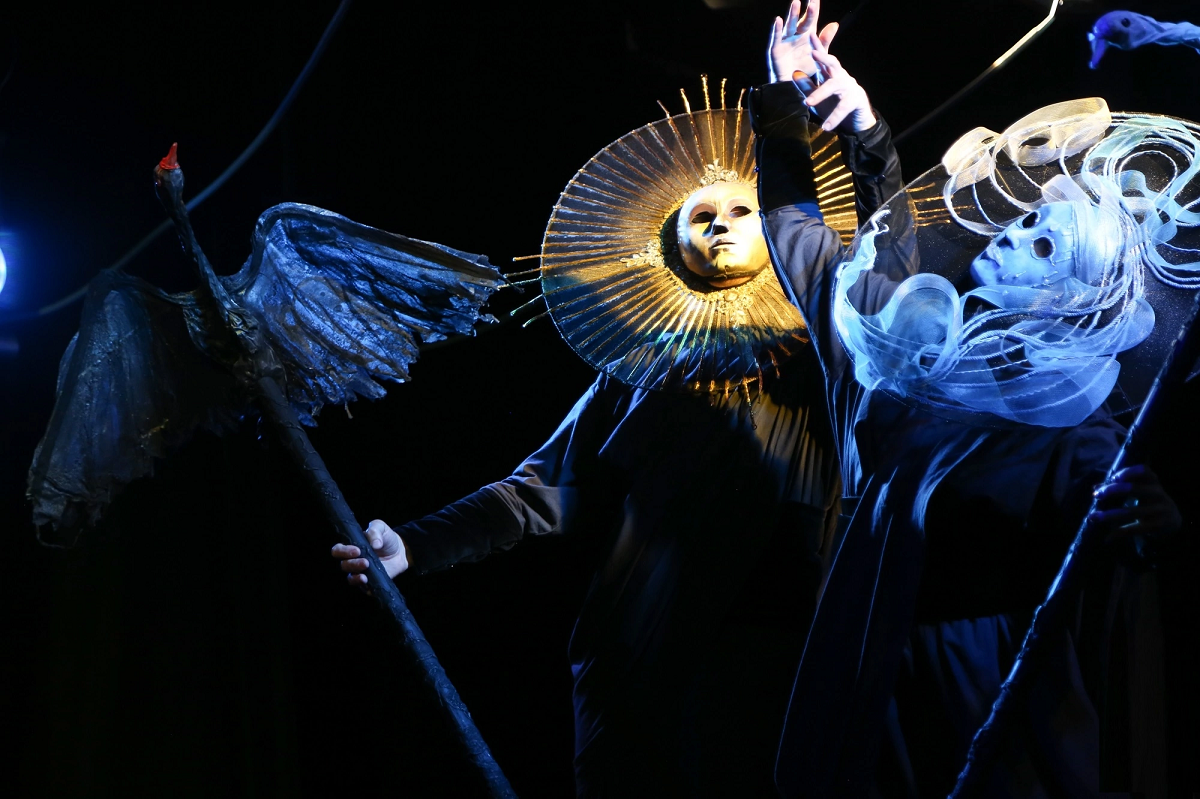 Тайна белого лотоса. Китайский танец с зонтиками. Нягань тюз. Школа лотос м. Спектакль тайна лотоса.