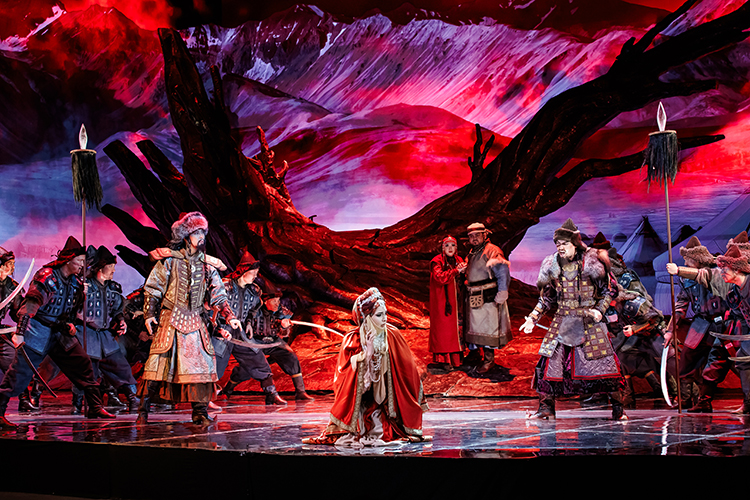 26 августа на сцене ТАГТОиБ им. Джалиля Казахский национальный театр оперы и балета им. Абая представит свою недавнюю масштабную премьеру — национальную оперу «Хан Султан»