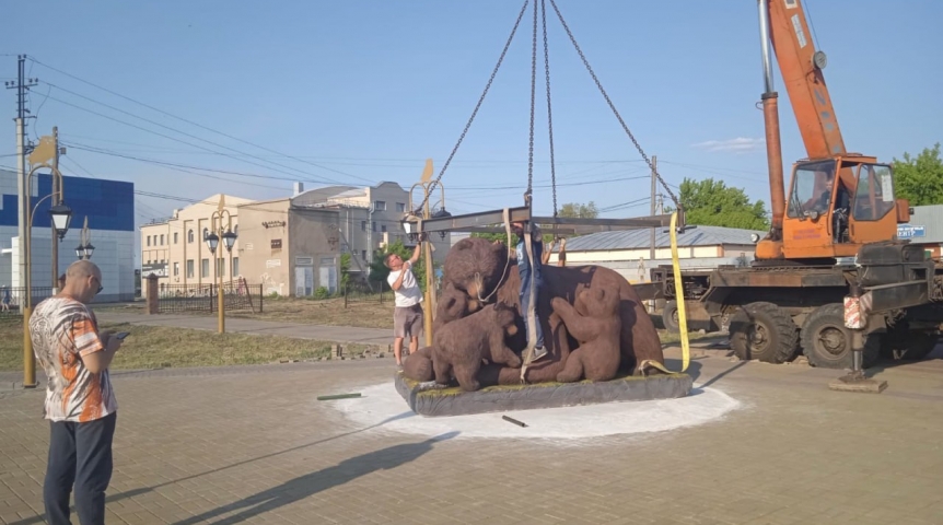 В поселке Омской области установили милую скульптуру