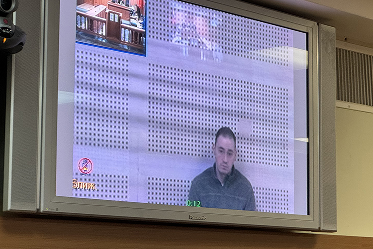 Султанов по видеосвязи из СИЗО-1 выступил кратко: «Мне нечего сказать. [Жалобу] поддерживаю»