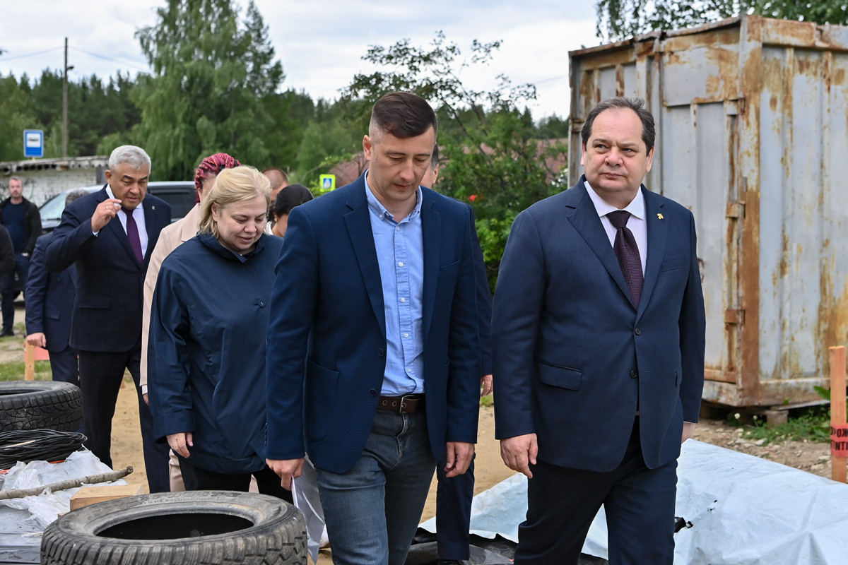 Изображение новости "Ростислав Гольдштейн проверил ход строительства ФАПа в Усть-Ухте"