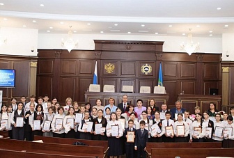В Карачаево-Черкесии чествовали победителей регионального этапа Всероссийской олимпиады школьников