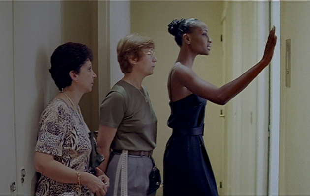 В кинотеатре «Аврора» началась ретроспектива документальных фильмов о культовых дизайнерах под названием «Кино и мода: искусство быть легендой»