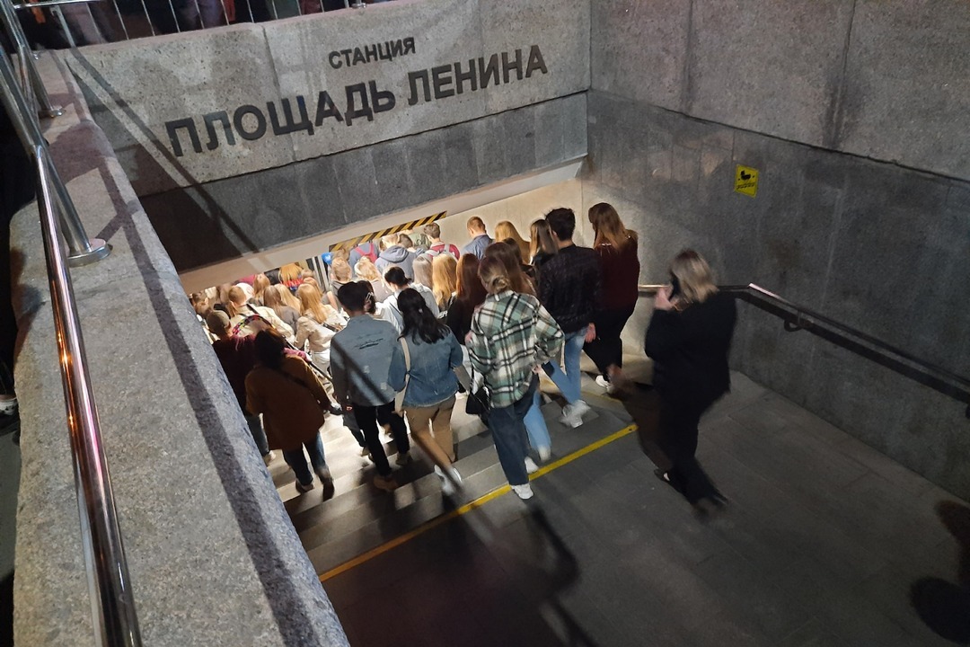 повышение заработной платы в метрополитене 2024. заработная плата учителя в 2021 году. рост минимальной заработной платы график. банки мошенники. минимальный прожиточный минимум в московской области в 2021.