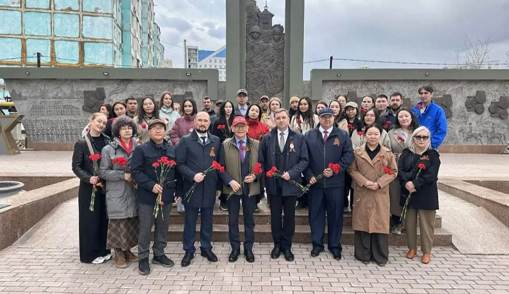 Юридическое сообщество Якутии возложило цветы к мемориалу участникам Великой Отечественной войны в г. Якутске.