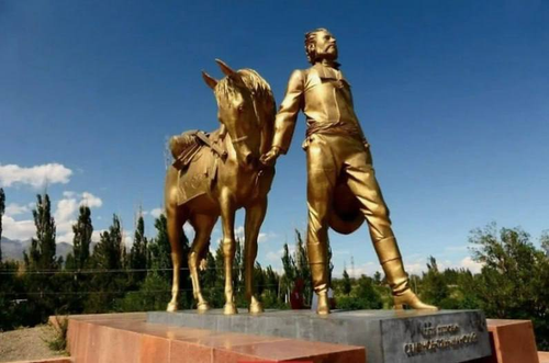 Памятник Петру Семенову-Тян-Шанскому, русскому географу и путешественнику, пропал в Балыкчы