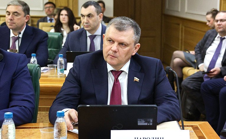 Александр Наролин