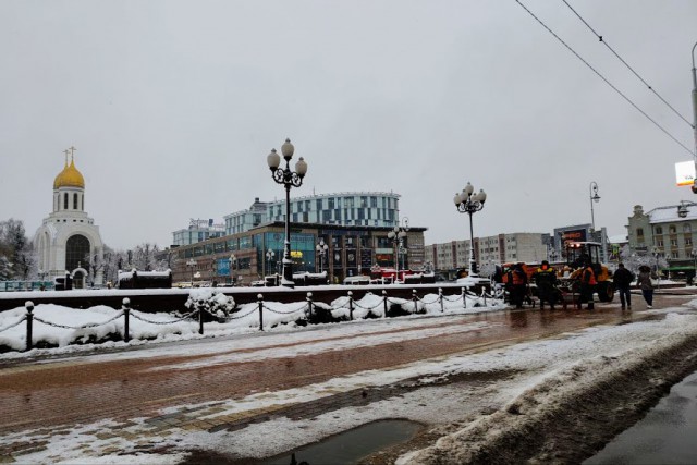 «Будем продолжать, пока не очистим всё»: власти рассказали об уборке дорог в регионе после снегопада