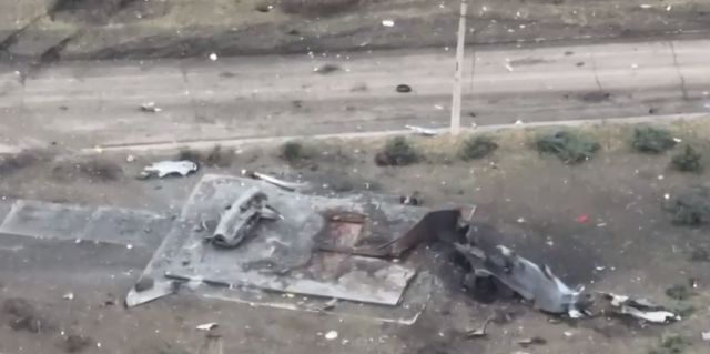 Уничтоженный памятник истребителю МиГ-17 в Артёмовске