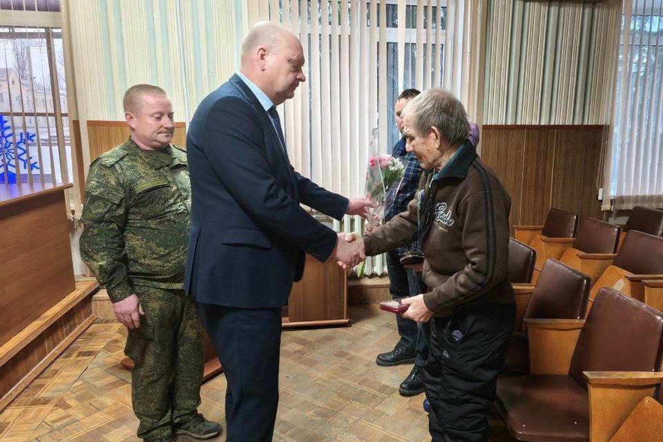 Ордена Мужества и медаль Жукова передали родным погибших на СВО волгоградцев