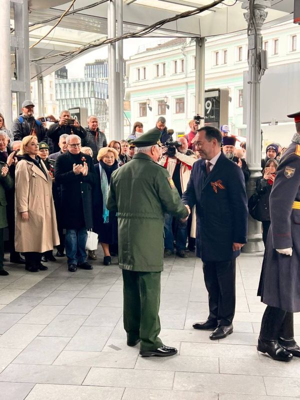 Айсену Николаеву вручена медаль Министерства обороны «За помощь и милосердие»