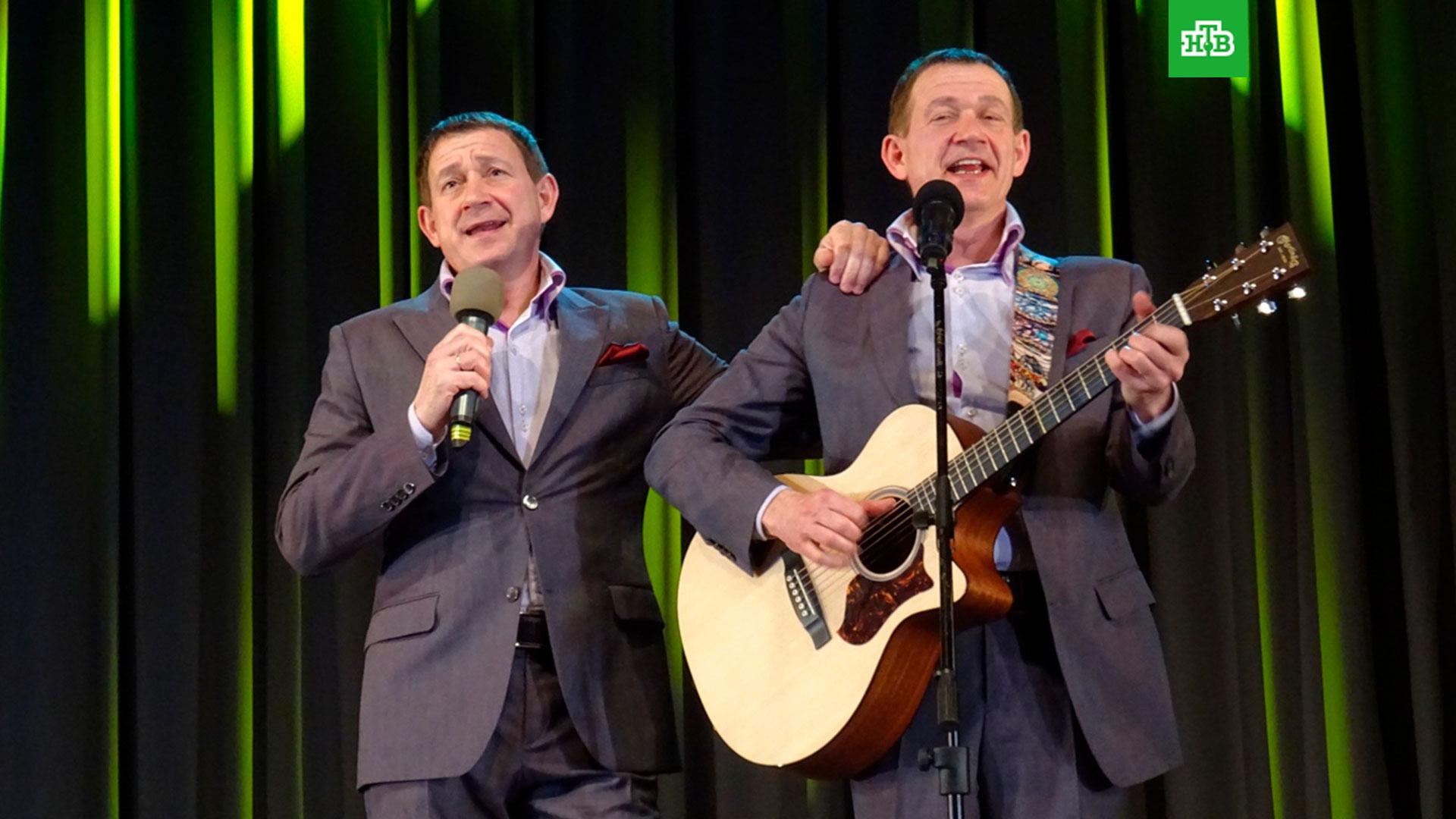 Дуэт двух парней. Олег шимин аккордеон. Disclosure фото. Певцы братья радченко. Дуэт братьев.