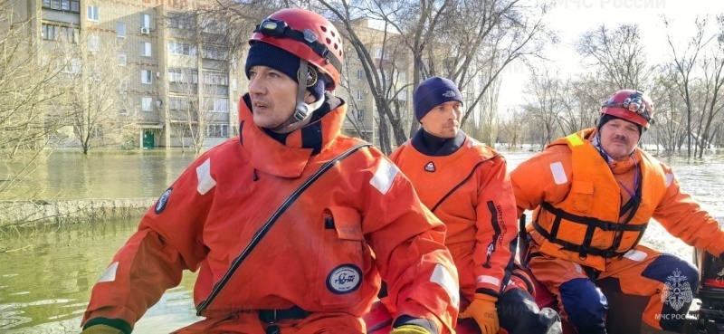 Борьба с паводком на контроле МЧС России