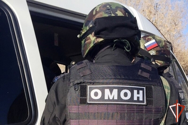 Сотрудники ОМОН «Вымпел» Росгвардии оказали содействие полицейским при проведении миграционных рейдов