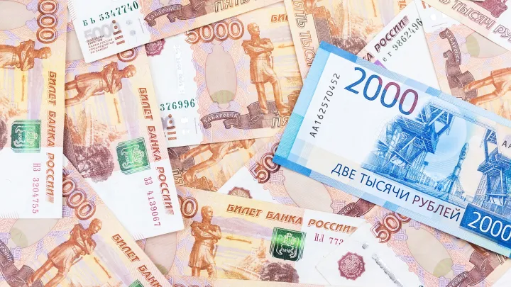 Долги не простили: у экс-ректора СПбГУП могут забрать квартиры на Невском из-за многомиллионых долгов