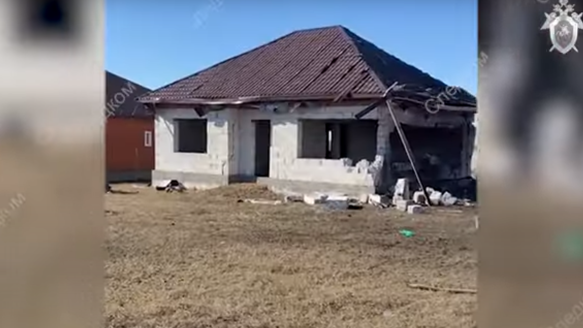 Разнесем весь мир в щепки вагнер. Поврежденные дома в Белгороде. Белгородская область разрушения домов. Попадание ракеты в дом в Белгороде. Разрушенный дом в Белгороде.