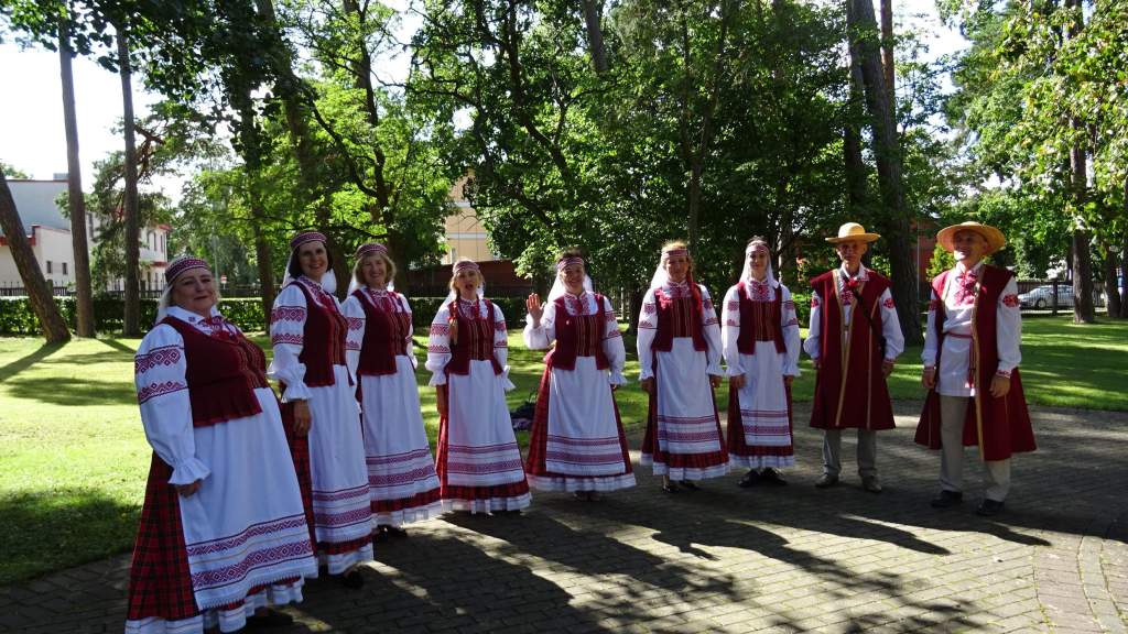 Песня вышла в город