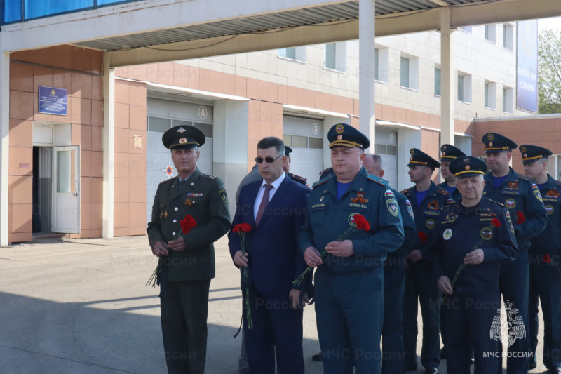 В День памяти сотрудников, погибших при исполнении служебного долга, традиционно почтили ульяновских огнеборцев