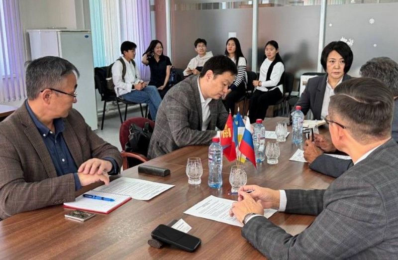 Генеральный консул Монголии в Улан-Удэ посетил ВСГУТУ