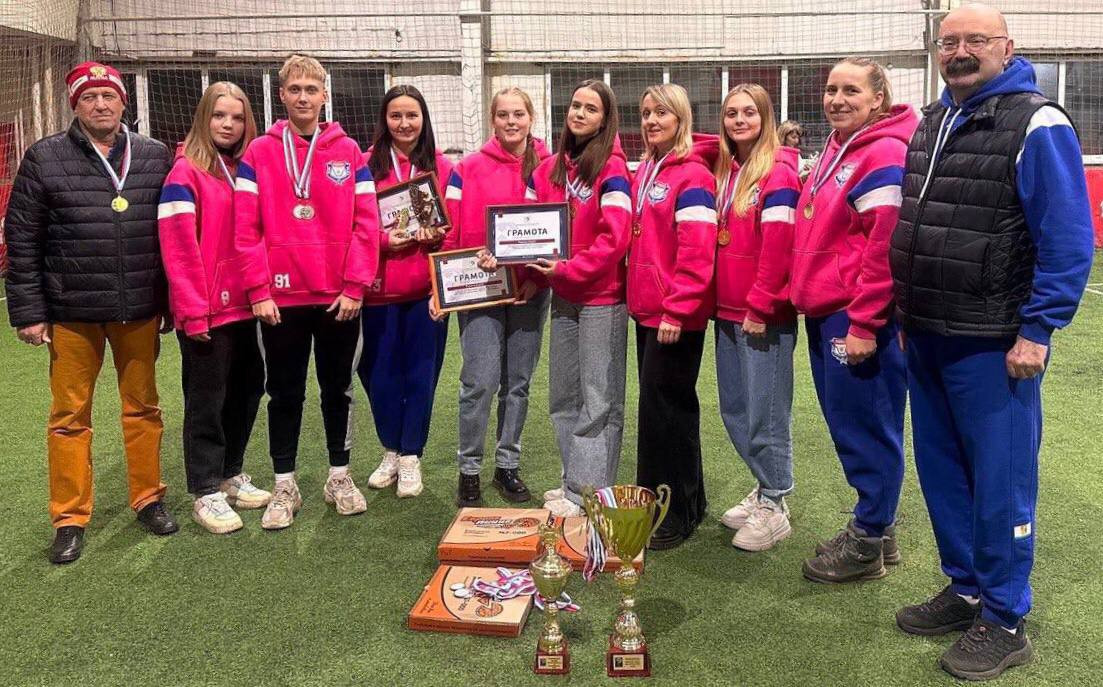 Женская команда «Родина».