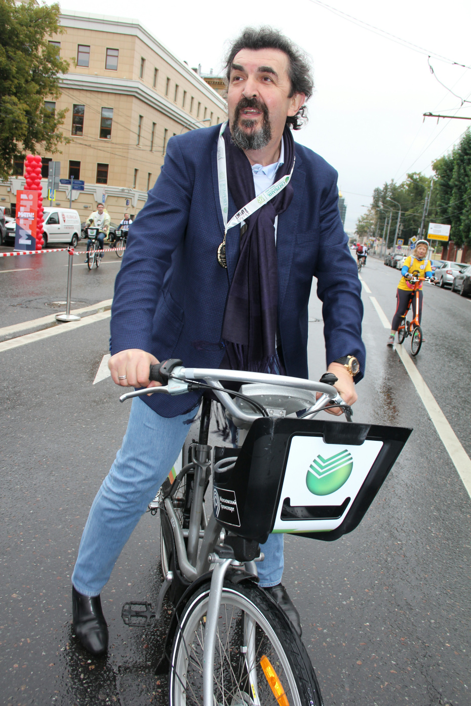 Игорь Золотовицкий на первом театрализованном благотворительном велопробеге «Театр-ралли», 2017 год