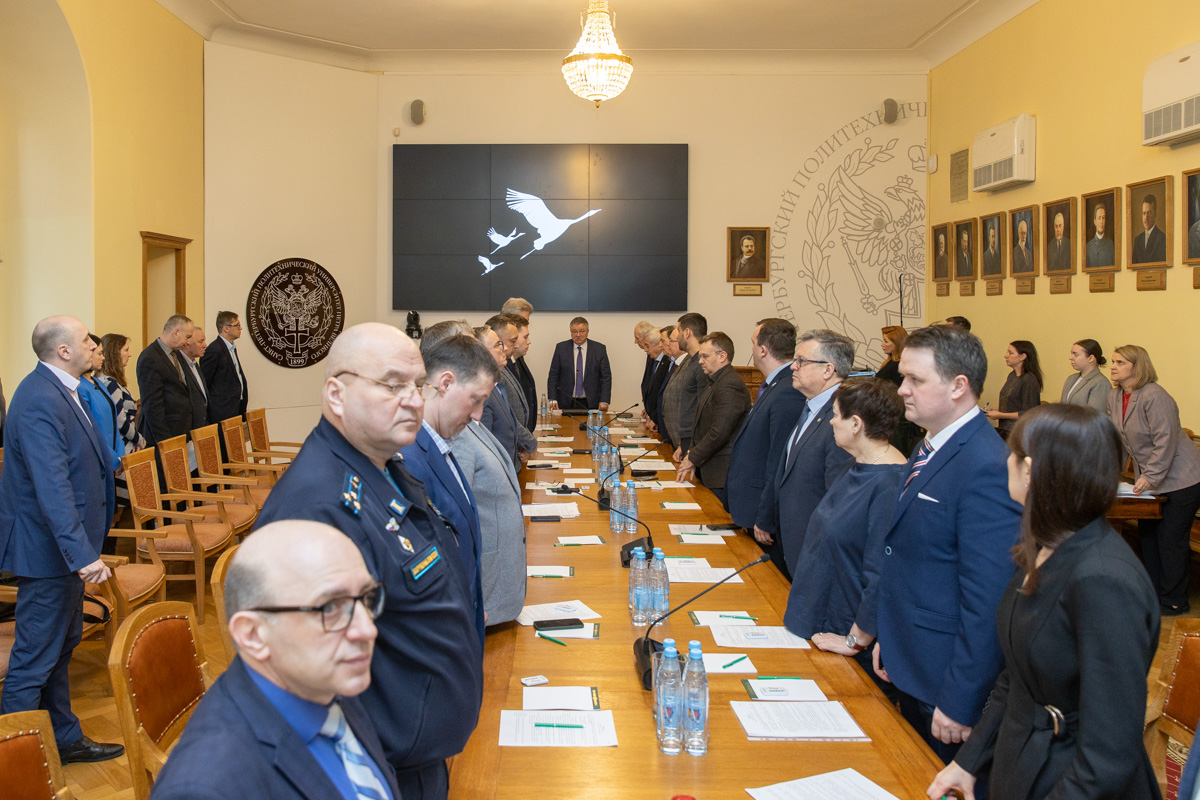 Заседание Учёного совета началось с минуты молчания 