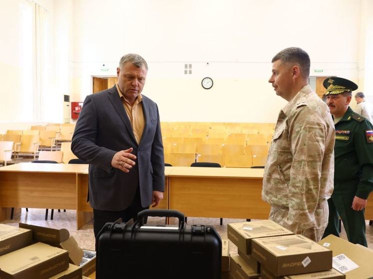 Губернатор Игорь Бабушкин передал в Знаменске астраханским военнослужащим спецоборудование для выполнения боевых задач
