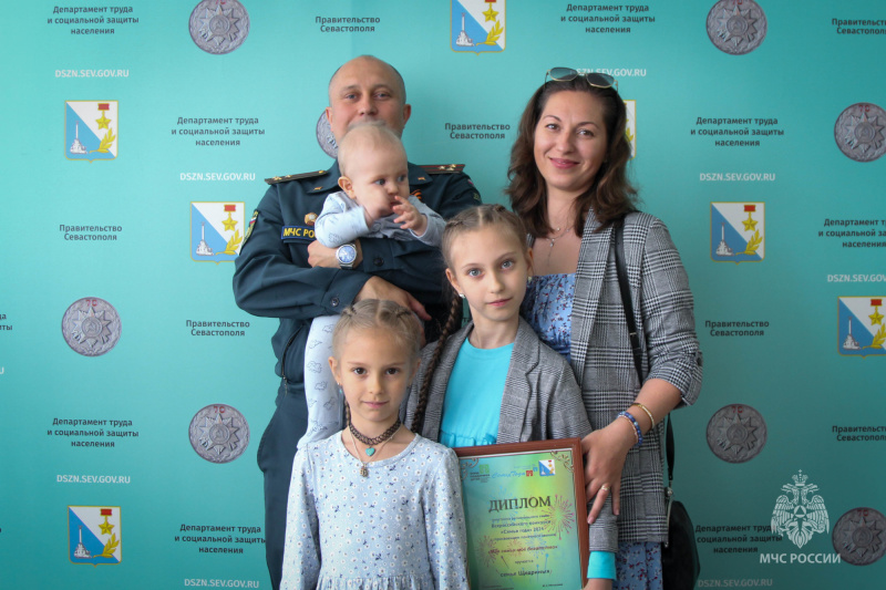 Глава севастопольской семьи года служит в МЧС России