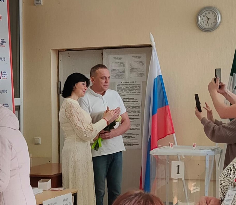В день выборов состоялась свадьба